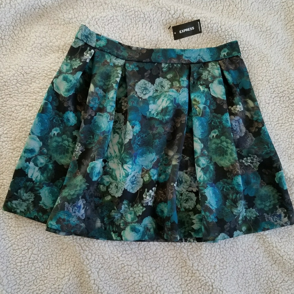 ☇SALE! 🔺 3 for $10!   above the knee skirt